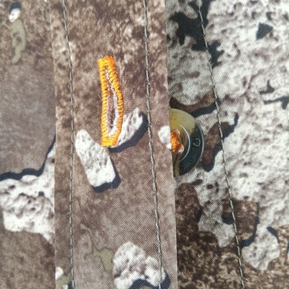 CLEARANCE SALE!! Women's SHE OUTDOORS Camouflage Button Down Long Sleeve Shirt - Picture 5 of 8